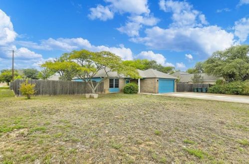 101 Briarwood Ct, Uhland, TX 78640-5319