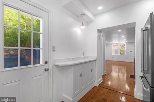 312 Manton St, Philadelphia PA  19147-5213 exterior