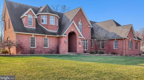 6 Jessica Dr, Carlisle, PA 17015-7431