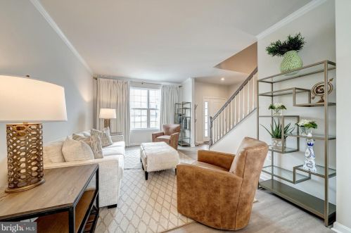 15633 Merrily Way, Woodbridge VA  22193-1097 exterior