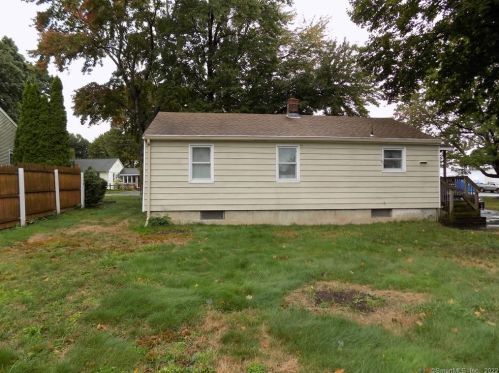 23 Forest St, Plainville, CT 06062-2125