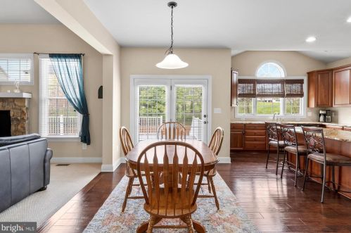 5737 Waterloo Bridge Cir, Haymarket VA  20169-8117 exterior