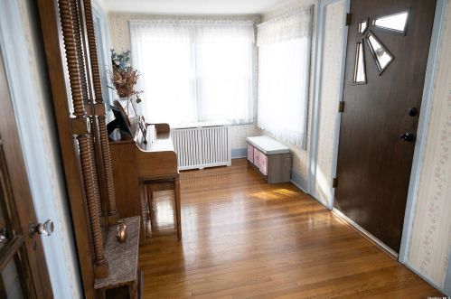 26 Chestnut Ave, Floral Park, NY 11001-2451