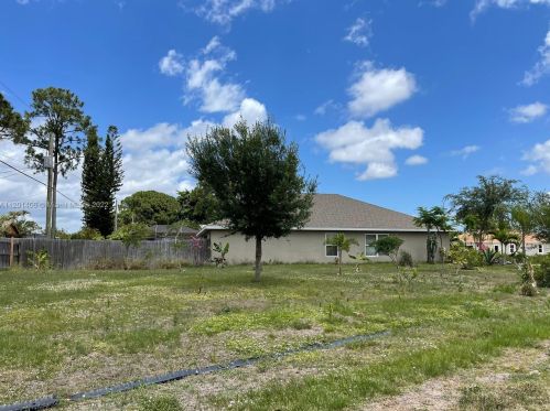 1492 Morrow St, Fort Pierce, FL 34983-3754