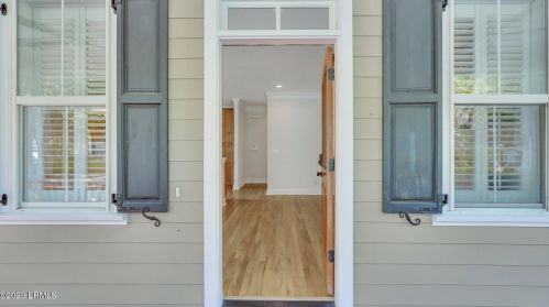 6 Carolina Village Cir, Beaufort, SC 29906-6790