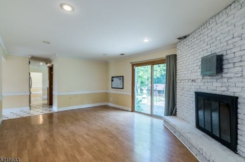 24 Normandy Dr, Parsippany NJ  07054-4070 exterior