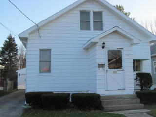 921 33rd St, Erie PA  16504-1815 exterior