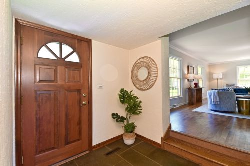 3017 Sunset Ln, Thiensville, WI 53092-5353
