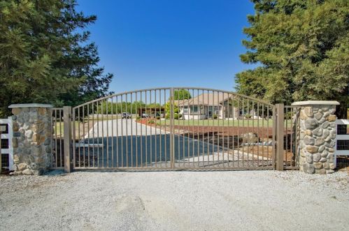 5890 Yuste Ln, Hollister CA  95023-9538 exterior