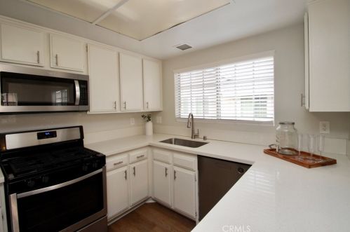 73 Woodleaf, Irvine CA  92614-7081 exterior