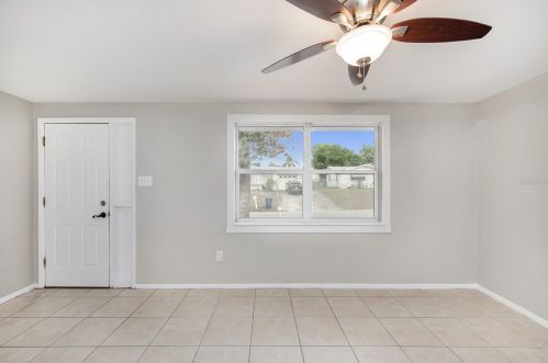 3729 Kingsbury Dr, Tarpon Springs, FL 34691-1422