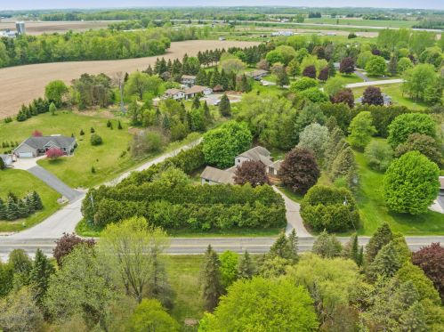 1410 Whitewater Dr, Manitowoc WI 54220-9437 exterior