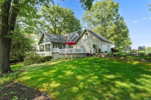 50877 Greenway Dr, Granger, IN 46530-9790