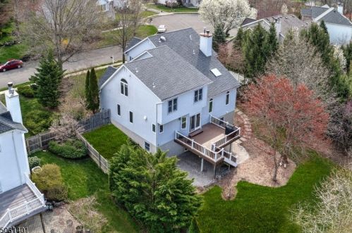 16 Steeple Chase Ct, Bedminster NJ  07921-1638 exterior