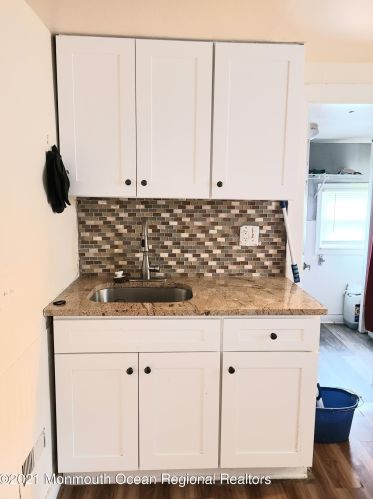 1023 Sewall Ave, Tinton Falls, NJ 07712-6447
