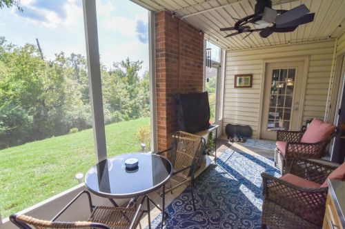 302 Keeneland Dr, Newport KY  41075-4071 exterior