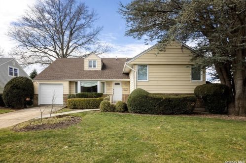 619 Barnard Ave, Woodsburgh, NY 11598-2709