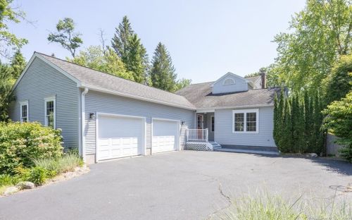 47 Country Club Ln, East Granby, CT 06026-9638