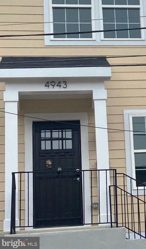 4943 Fitch Pl, Washington, DC 20019-4719