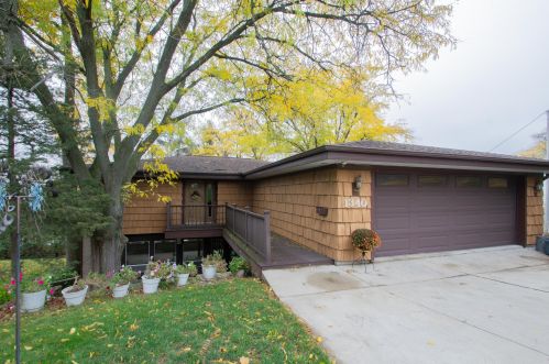 1340 Livsey Pl, Watertown, WI 53094-5010
