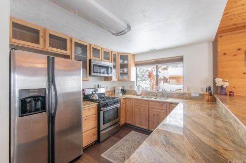 1113 Chimney Peak Rd, Big Bear City CA  92314-8871 exterior