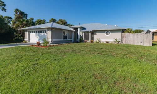 620 Easy St, Sebastian, FL 32958-4547