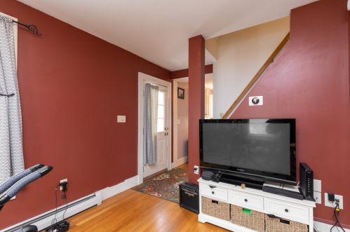 32 Pne St, Dover NH  03820-4202 exterior