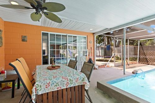 6534 18th Way, Saint Petersburg FL  33702-7146 exterior
