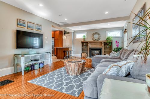 1004 Bergh St, Tinton Falls, NJ 07712-6123