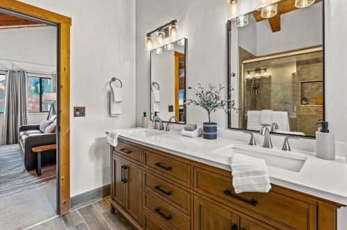 1016 Martis Lndg, Truckee CA  96161-4000 exterior