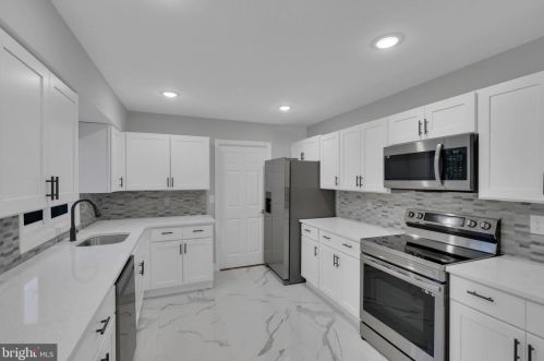 83 Hamilton Ln, Willingboro NJ  08046-1704 exterior