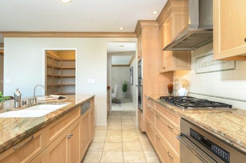 2755 Valle Vista Dr, Glendale CA  91206-4720 exterior