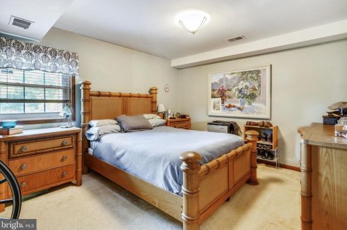 2402 Youngs Dr, Haymarket VA  20169-1532 exterior