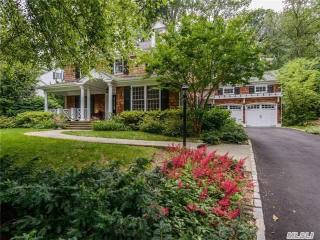 32 The Oaks, East Hills, NY 11576-1705