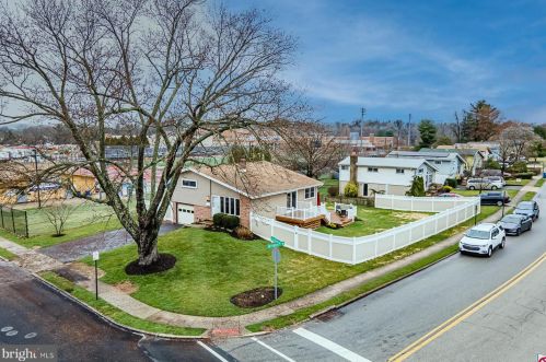 410 Crossfield Rd, Norristown PA 19406-2363 exterior