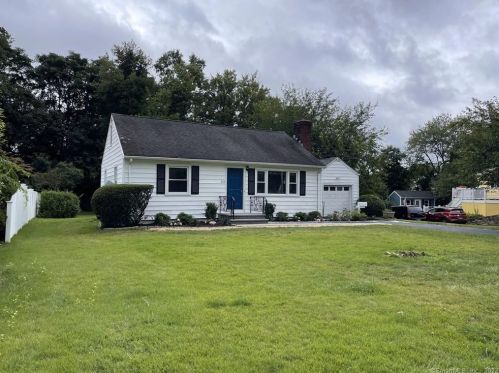 272 Silver Hill Ln, Stamford, CT 06905-3123