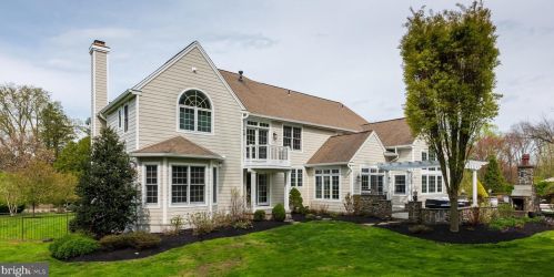 466 Black Swan Ln, Berwyn PA  19312-1908 exterior