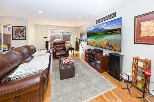 7431 Shadyglade Ave, North Hollywood, CA 91605-3617
