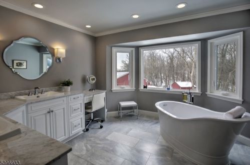 605 Larger Cross Rd, Bedminster NJ  07921-2728 exterior