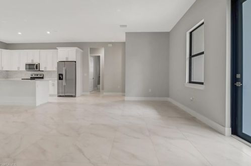 4410 8th Ave, Naples, FL 34120-9058