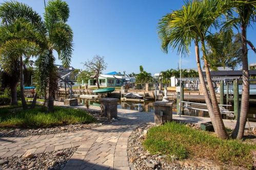 24553 Dolphin St, Bonita Springs, FL 34134-7104