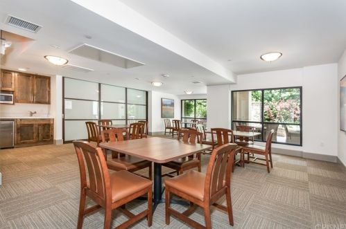 5015 Balboa Blvd, Van Nuys CA 91316-3424 exterior