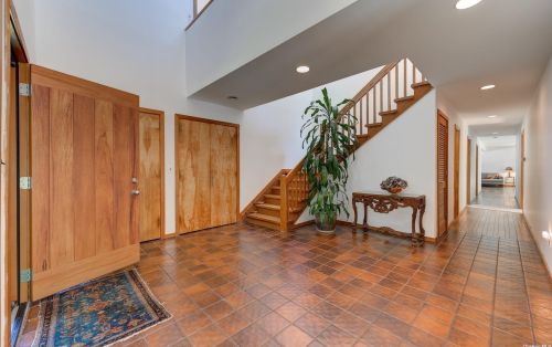 11 Mindy Ct, Matinecock, NY 11560-1016