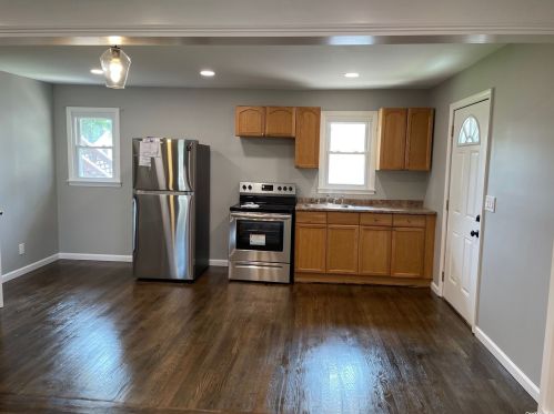 7 Penndale Dr, Amityville, NY 11701-2025