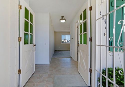 6231 Stresemann St, San Diego, CA 92122-2124
