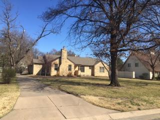 22 Douglas Ave, Wichita KS  67206-2046 exterior