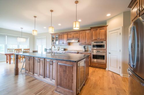 11453 Oakview Ct, Thiensville, WI 53092-4381