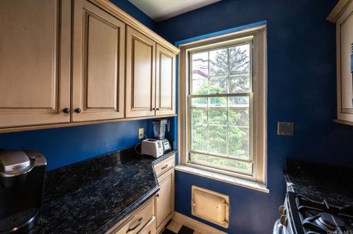 4 Park Ln, Mount Vernon NY  10552-3452 exterior