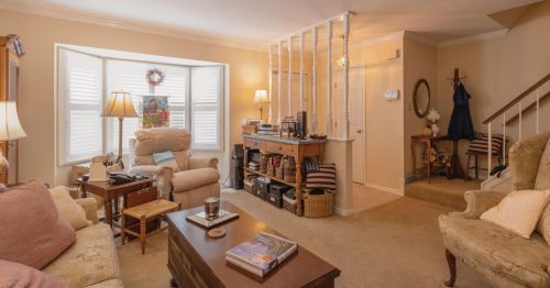 9120 Dominion Cir, Cincinnati OH 45249-8404 exterior