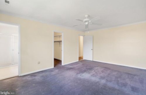 2827 Flagmaker Dr, Falls Church VA  22042-2204 exterior